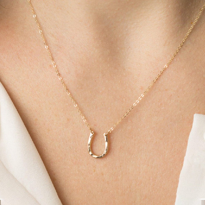 Halskæde med vedhæng i form af en lamia | 18k guld - DK BUTIK