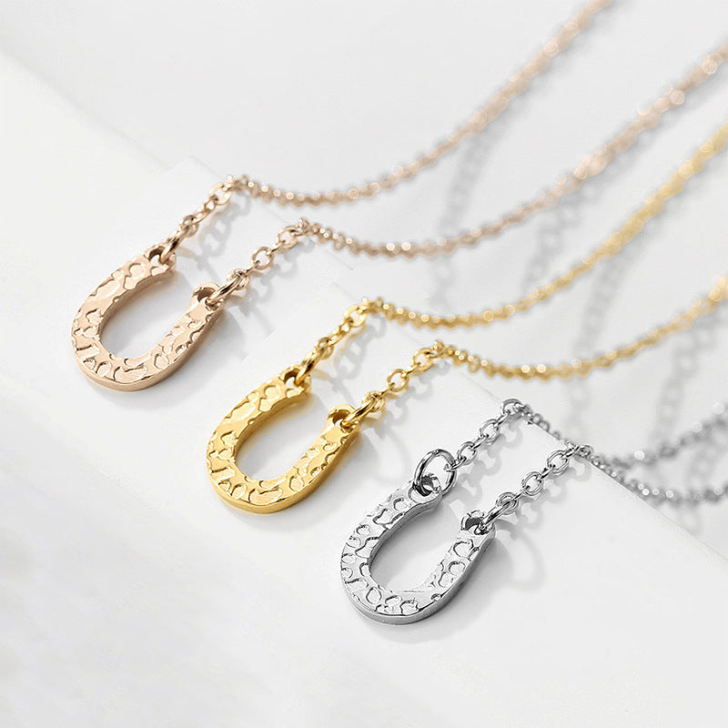 Halskæde med vedhæng i form af en lamia | 18k guld - DK BUTIK