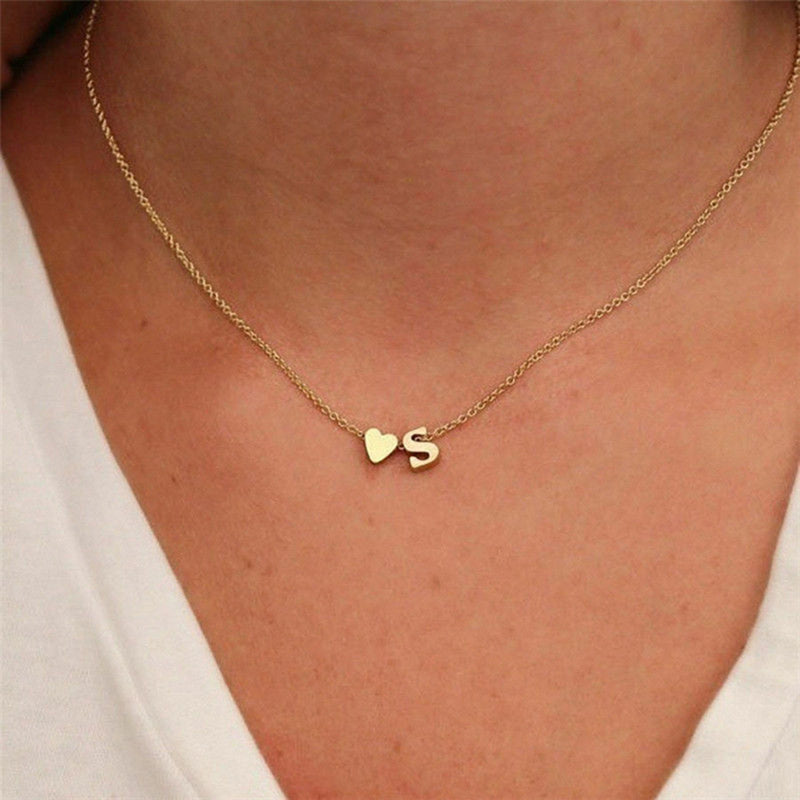 navnesmykke med initialen Ria | 18k Guld - DK BUTIK