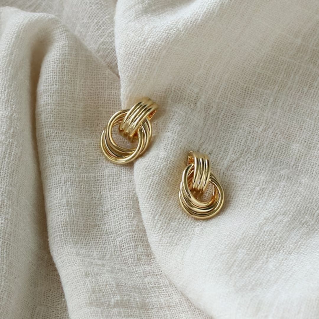 Luna Lagdelt Øreringe | 18k Guld - DK BUTIK