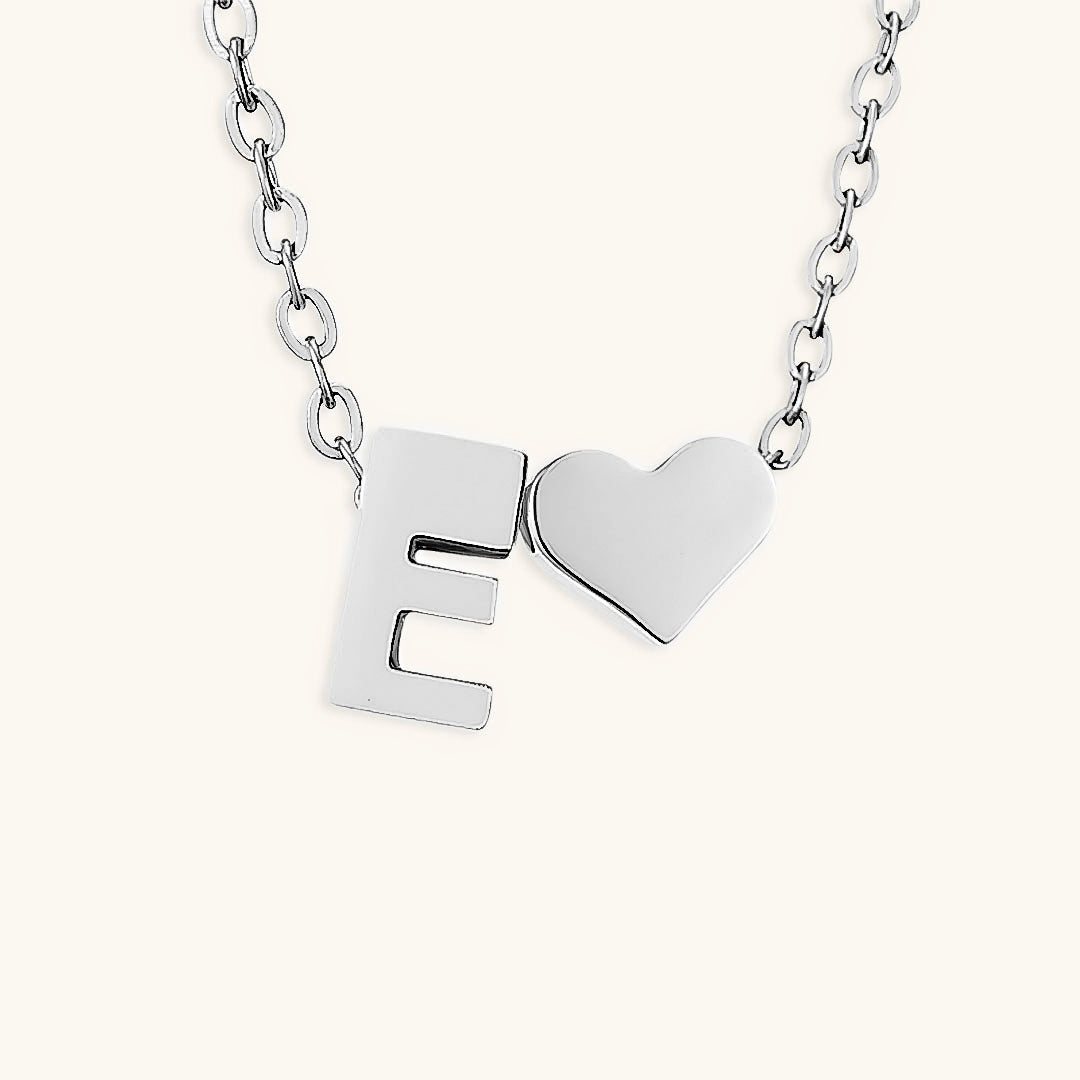 navnesmykke med initialen Ria | 18k Guld - DK BUTIK