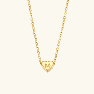 halskæde med hjerteinitial | 18k Guld - DK BUTIK