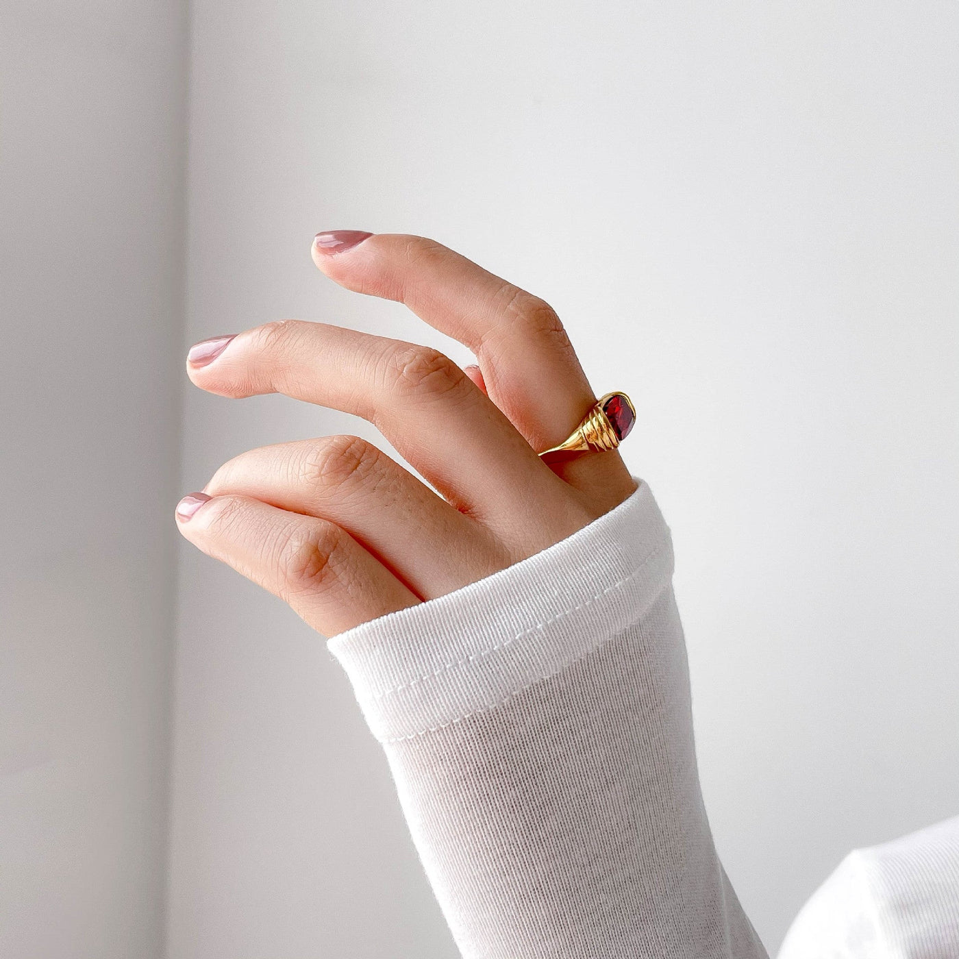 Arv Ring i Karminfarve | 18k Guld - DK BUTIK