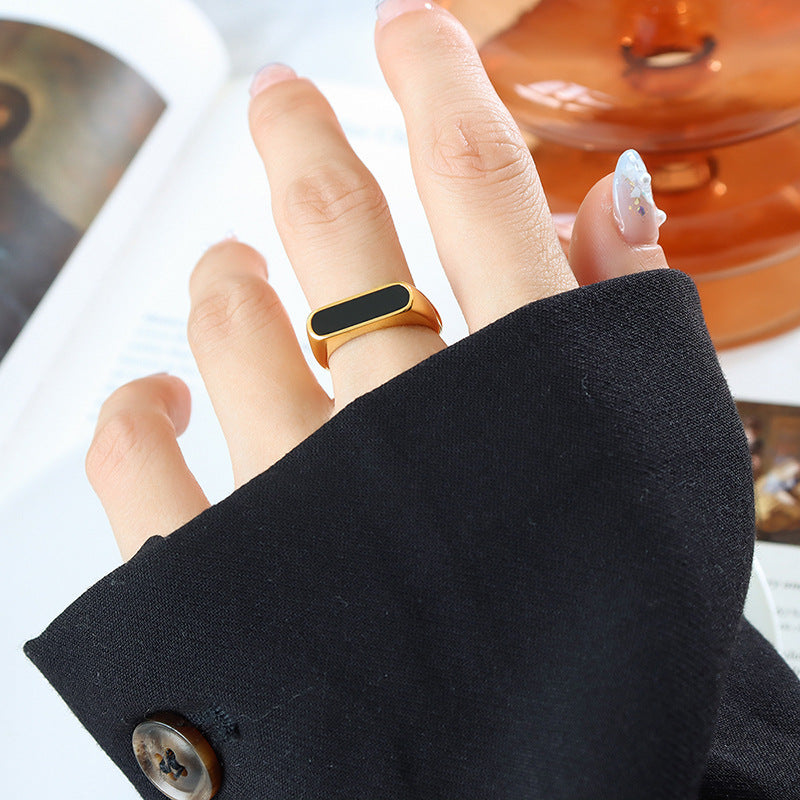 Brenda Ring med Onyx | 18K Guld - DK BUTIK