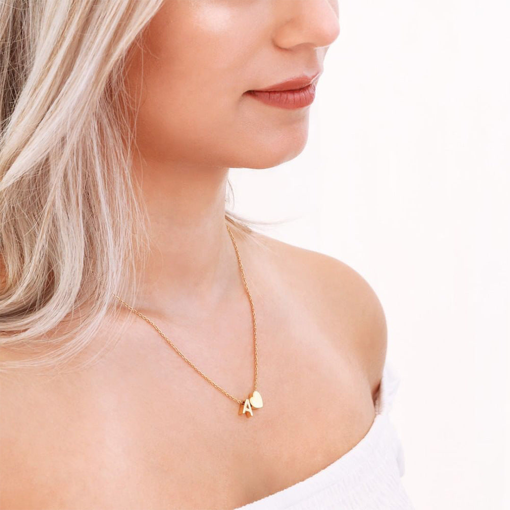 navnesmykke med initialen Ria | 18k Guld - DK BUTIK