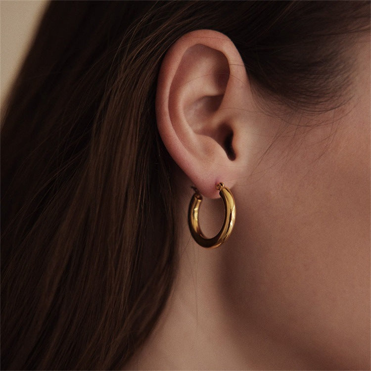 Elegante brede runde øreringe | 18k guld - DK BUTIK