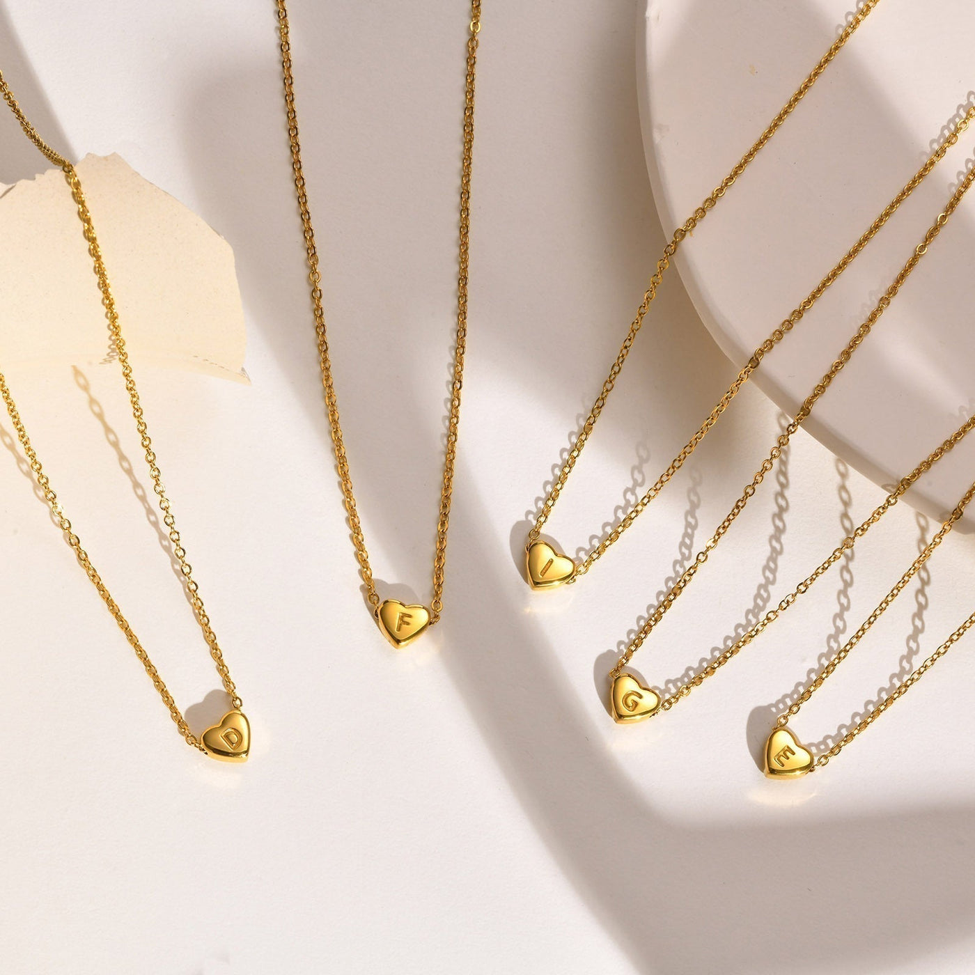 halskæde med hjerteinitial | 18k Guld - DK BUTIK