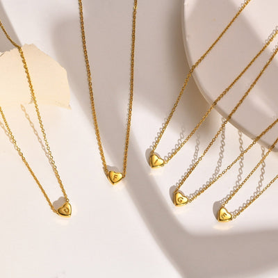 halskæde med hjerteinitial | 18k Guld - DK BUTIK