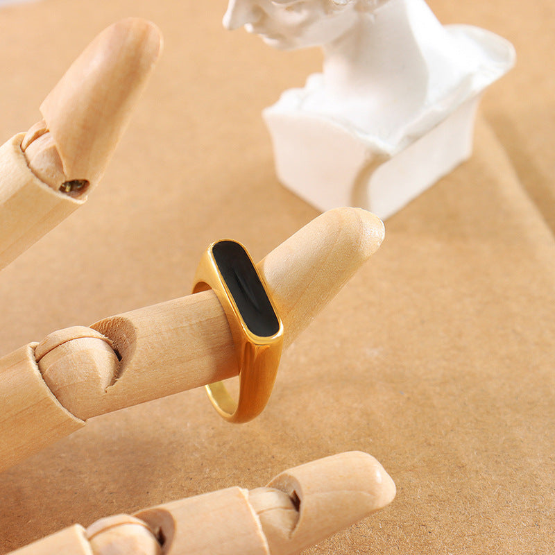Brenda Ring med Onyx | 18K Guld - DK BUTIK