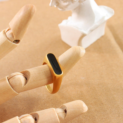 Brenda Ring med Onyx | 18K Guld - DK BUTIK