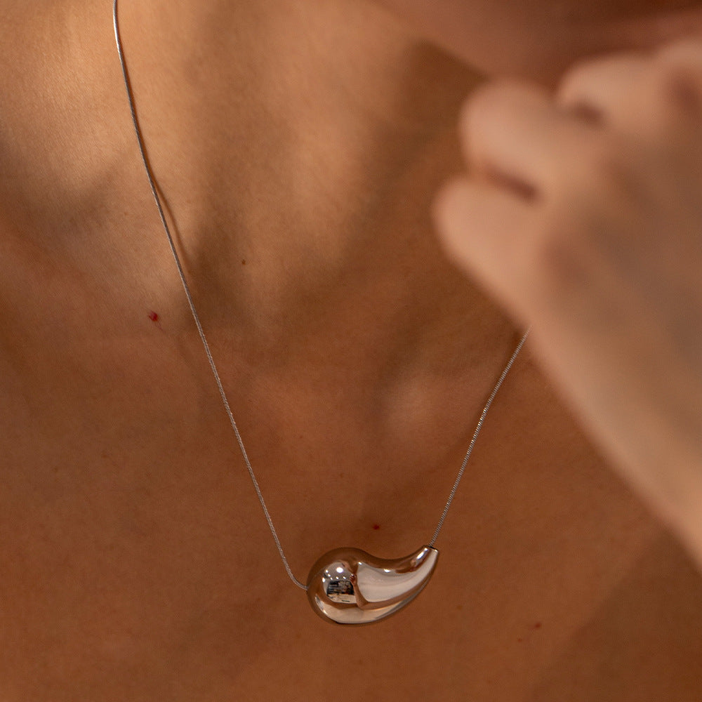 Sandy Halskæde med Dråbe | 18k Guld - DK BUTIK