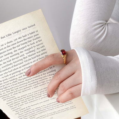 Arv Ring i Karminfarve | 18k Guld - DK BUTIK