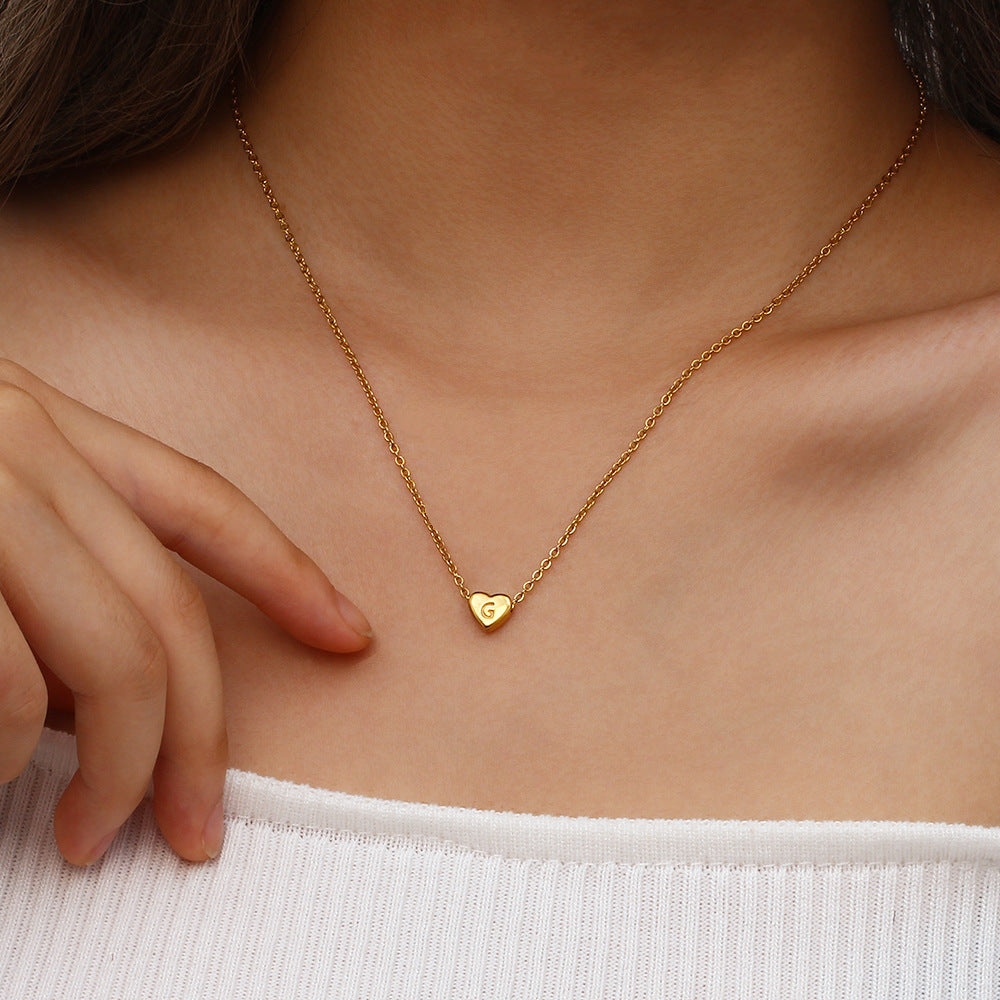 halskæde med hjerteinitial | 18k Guld - DK BUTIK
