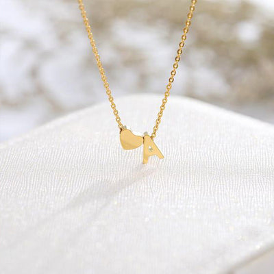 navnesmykke med initialen Ria | 18k Guld - DK BUTIK