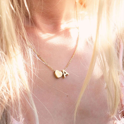 navnesmykke med initialen Ria | 18k Guld - DK BUTIK