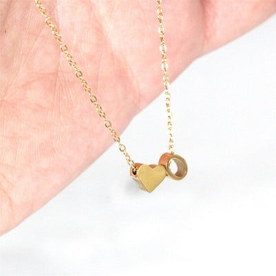 navnesmykke med initialen Ria | 18k Guld - DK BUTIK