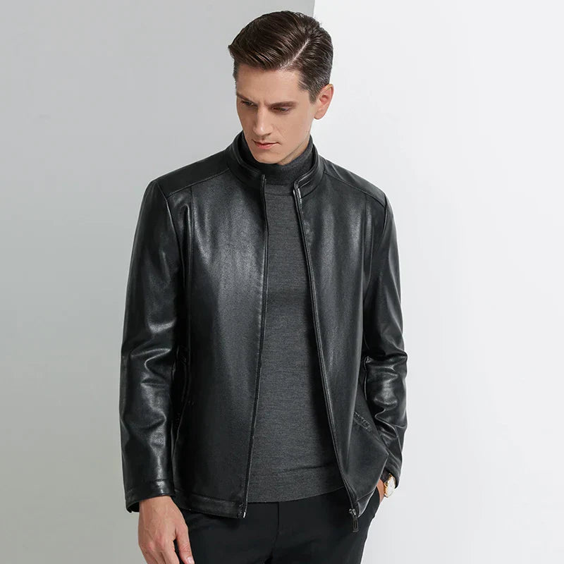 Loke™ Noir – Elegant læderfrakke med høj hals og rene linjer