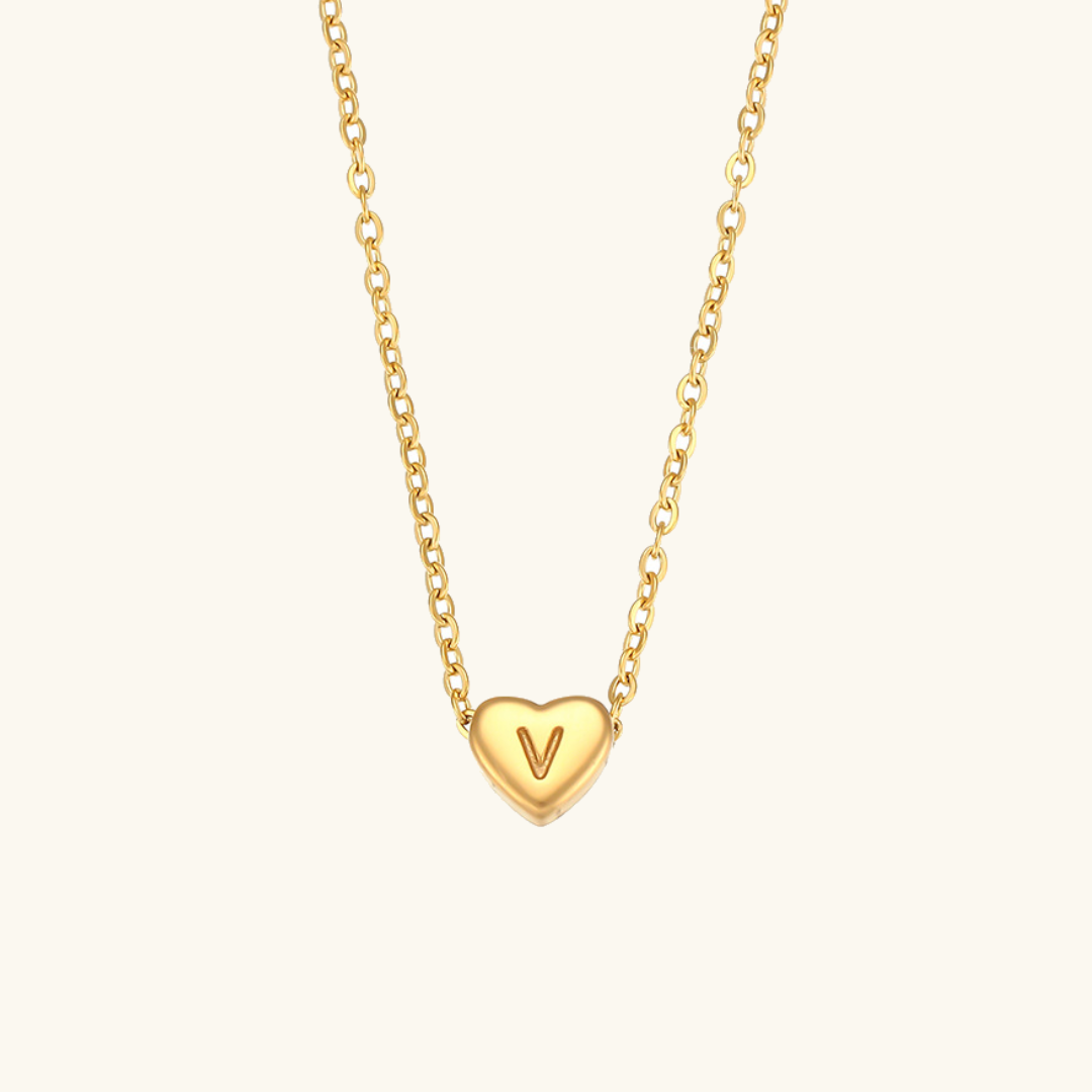halskæde med hjerteinitial | 18k Guld - DK BUTIK