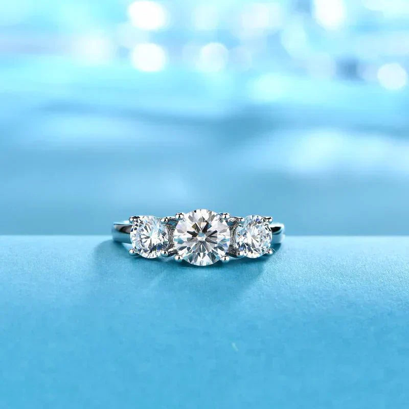 Clare Dreifach Stein Ring | Hvidguld