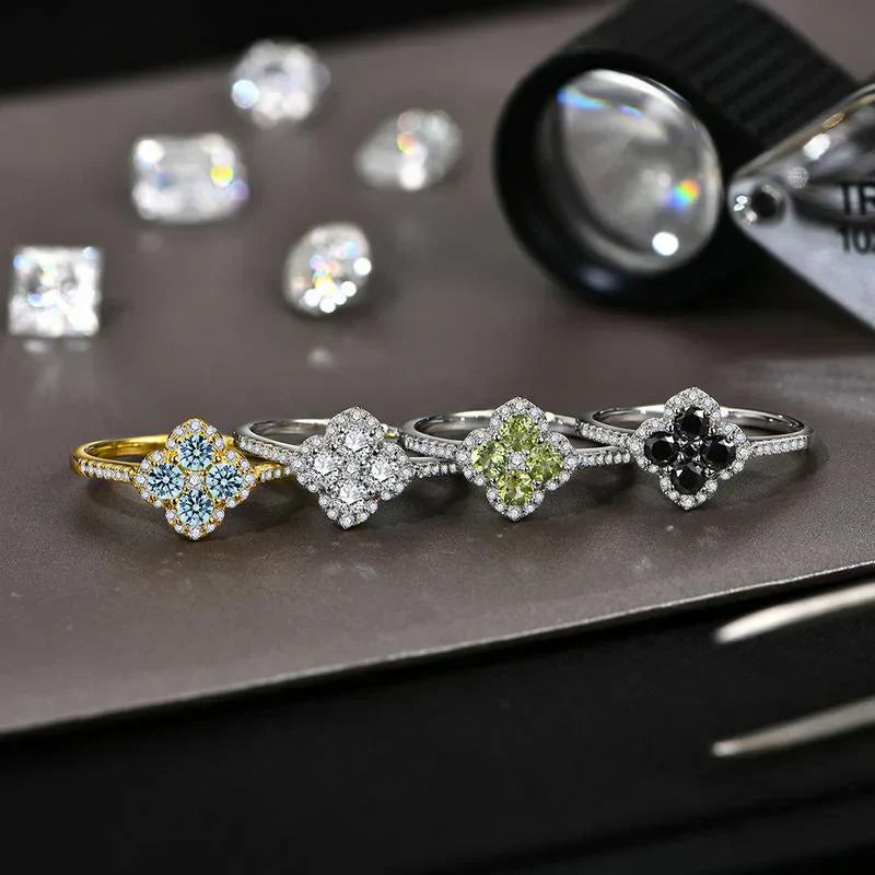 Soraya Kleeblatt Ring Sort | Hvidguld