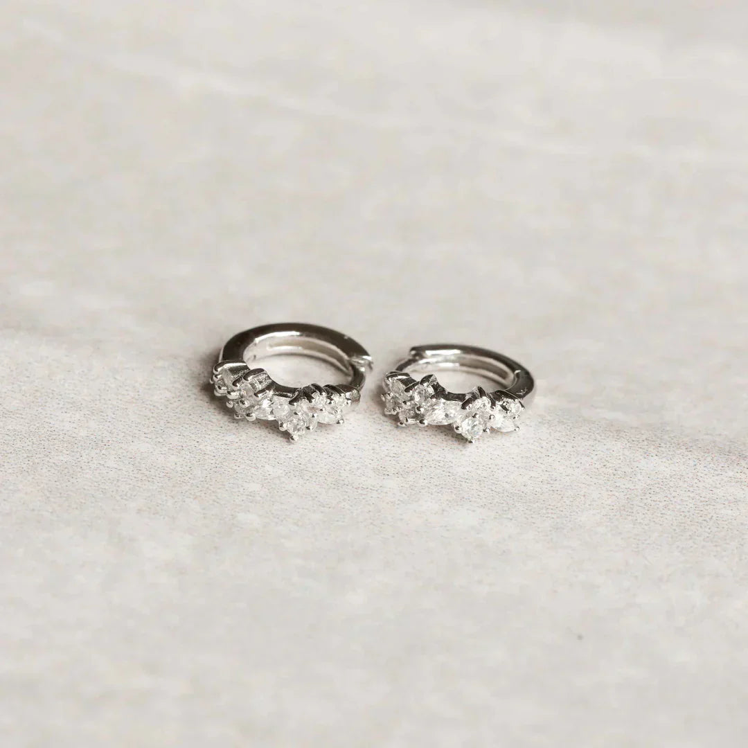 Krystal Klynge Huggies | Hvidguld 18k