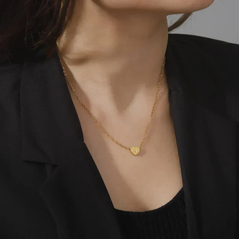 halskæde med hjerteinitial | 18k Guld - DK BUTIK
