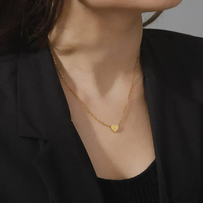 halskæde med hjerteinitial | 18k Guld - DK BUTIK